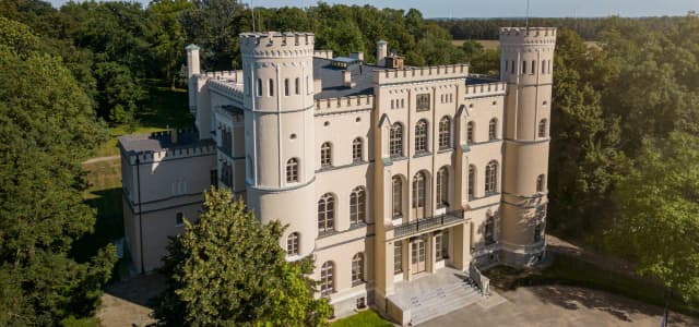 Tajemnice skrywane w Pałacu w Rokosowie: Przewodnik Tajemnice skrywane w Pałacu w Rokosowie: Przewodnik