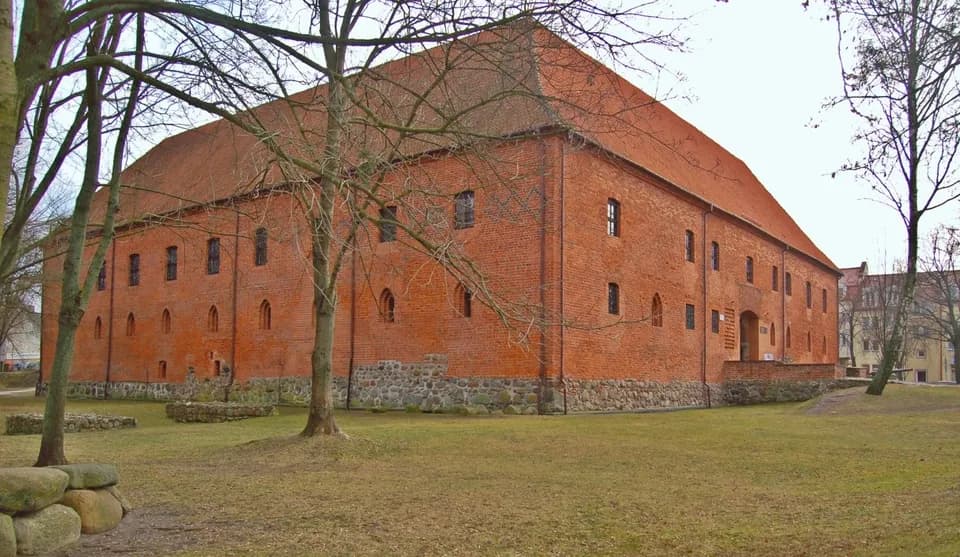Zamek krzyżacki w Ostródzie – fascynująca historia i atrakcje turystyczne Zamek krzyżacki w Ostródzie – fascynująca historia i atrakcje turystyczne