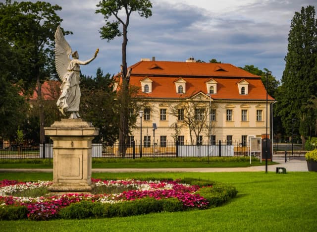 Żagań Pałac: Historia i zwiedzanie pałacu w miejscowości Żagań Żagań Pałac: Historia i zwiedzanie pałacu w miejscowości Żagań