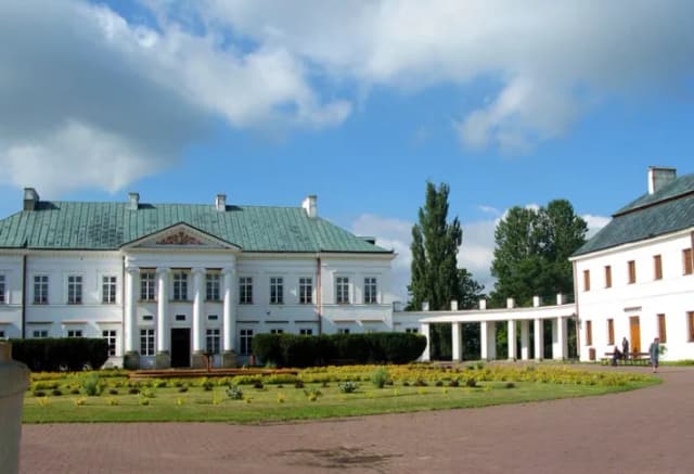 Zwiedzanie Pałacu w Kocku: historia, zabytki i architektura Zwiedzanie Pałacu w Kocku: historia, zabytki i architektura