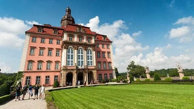 Najciekawsze atrakcje w Chlewiskach, które musisz zobaczyć Najciekawsze atrakcje w Chlewiskach, które musisz zobaczyć