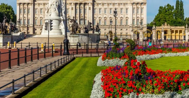 Pałac w Anglii: Historia, tajemnice i atrakcje Buckingham Palace Pałac w Anglii: Historia, tajemnice i atrakcje Buckingham Palace
