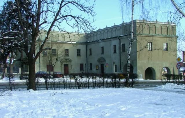 Zamek Opocno: Historia i zwiedzanie zamku w miejscowości Opocno Zamek Opocno: Historia i zwiedzanie zamku w miejscowości Opocno