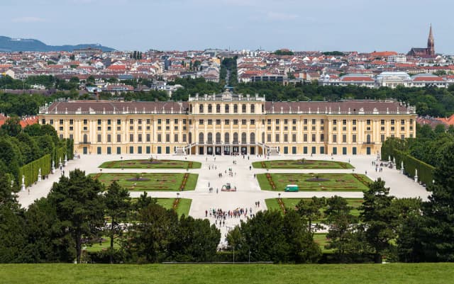 Pałac Schönbrunn w Wiedniu: najsłynniejsza rezydencja Habsburgów w Austrii Pałac Schönbrunn w Wiedniu: najsłynniejsza rezydencja Habsburgów w Austrii