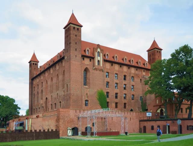 Zamek w Gniewie: Fascynująca historia średniowiecznej warowni w Polsce Zamek w Gniewie: Fascynująca historia średniowiecznej warowni w Polsce