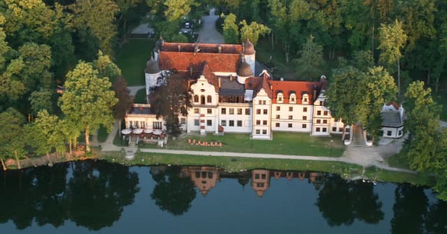 Zamek Rycerski Podewils w Krągu: Historia, luksus i atrakcje hotelowe Zamek Rycerski Podewils w Krągu: Historia, luksus i atrakcje hotelowe