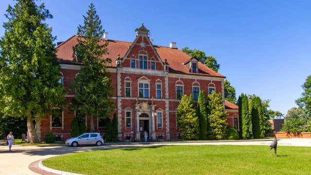Pałac w Leźnie: fascynująca historia i niezwykłe atrakcje do zwiedzania Pałac w Leźnie: fascynująca historia i niezwykłe atrakcje do zwiedzania