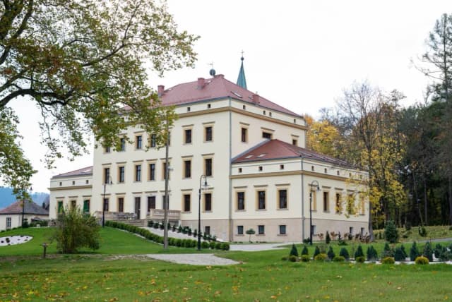 Pałac w Lubiechowej: niezwykły hotel z historią w Górach Kaczawskich Pałac w Lubiechowej: niezwykły hotel z historią w Górach Kaczawskich
