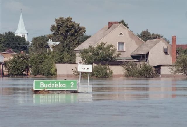 Największa powódź w Polsce - rekordowe opady i skutki Największa powódź w Polsce - rekordowe opady i skutki