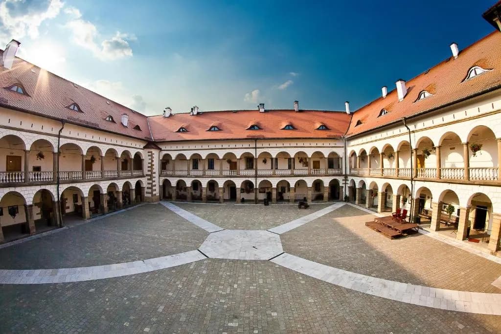Zamek Królewski w Niepołomicach – Fascynująca historia i tajemnice rezydencji Zamek Królewski w Niepołomicach – Fascynująca historia i tajemnice rezydencji