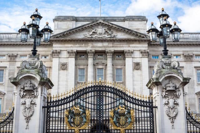 Zwiedzanie Pałacu Buckingham: wszystko co musisz wiedzieć przed wizytą Zwiedzanie Pałacu Buckingham: wszystko co musisz wiedzieć przed wizytą