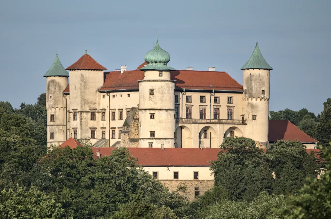 Zamek w Wiśniczu - Fascynująca Historia i Największe Atrakcje Turystyczne Zamek w Wiśniczu - Fascynująca Historia i Największe Atrakcje Turystyczne