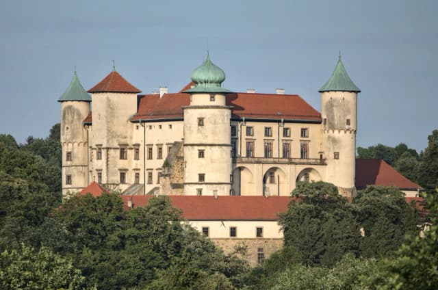 Zamek w Wiśniczu - Fascynująca Historia i Największe Atrakcje Turystyczne Zamek w Wiśniczu - Fascynująca Historia i Największe Atrakcje Turystyczne