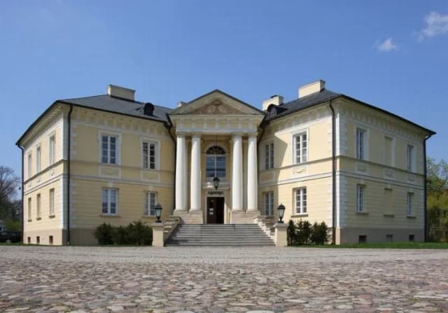 Pałac w Dobrzycy: największa atrakcja turystyczna regionu na weekend Pałac w Dobrzycy: największa atrakcja turystyczna regionu na weekend