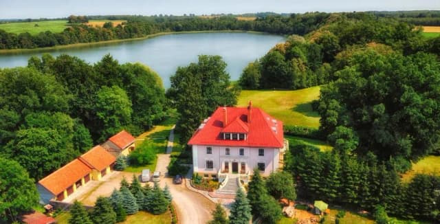Pałac Pozorty - zabytkowy relaks w sercu Warmii nad jeziorem Pozoryty Pałac Pozorty - zabytkowy relaks w sercu Warmii nad jeziorem Pozoryty
