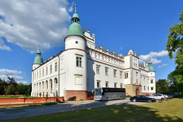Zamek w Baranowie Sandomierskim: Fascynująca historia i architektura Zamek w Baranowie Sandomierskim: Fascynująca historia i architektura