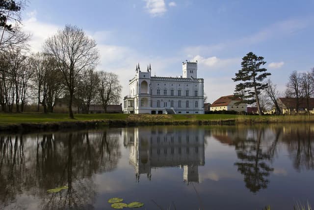 Pałac nad jeziorem w Chociwlu: najpiękniejsza sala weselna w regionie Pałac nad jeziorem w Chociwlu: najpiękniejsza sala weselna w regionie