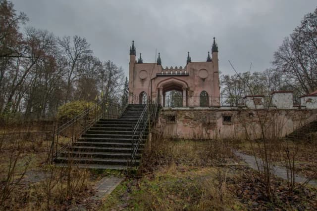 Tajemnice pałacu Paca w Dowspudzie: historia i architektura neogotyckiej perły Tajemnice pałacu Paca w Dowspudzie: historia i architektura neogotyckiej perły