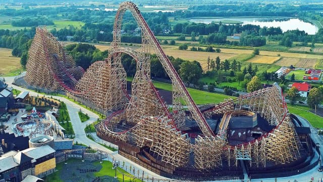 Energylandia: Niesamowita historia parku rozrywki, który podbił Polskę Energylandia: Niesamowita historia parku rozrywki, który podbił Polskę