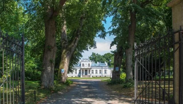 Dworki mazowieckie: piękne miejsca z historią i ofertami na sprzedaż Dworki mazowieckie: piękne miejsca z historią i ofertami na sprzedaż