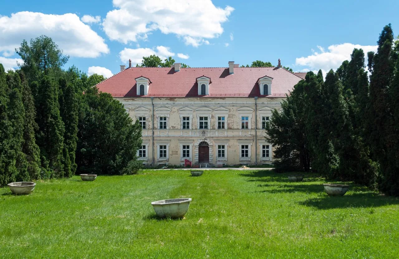 Pałac w Konarzewie sprzedany: nowa właścicielka przywraca historyczny blask Pałac w Konarzewie sprzedany: nowa właścicielka przywraca historyczny blask
