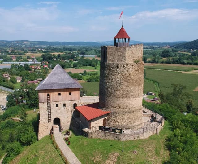 Zamek w Czchowie – Fascynująca Historia i Tajemnice Ruin Wzgórza Zamek w Czchowie – Fascynująca Historia i Tajemnice Ruin Wzgórza