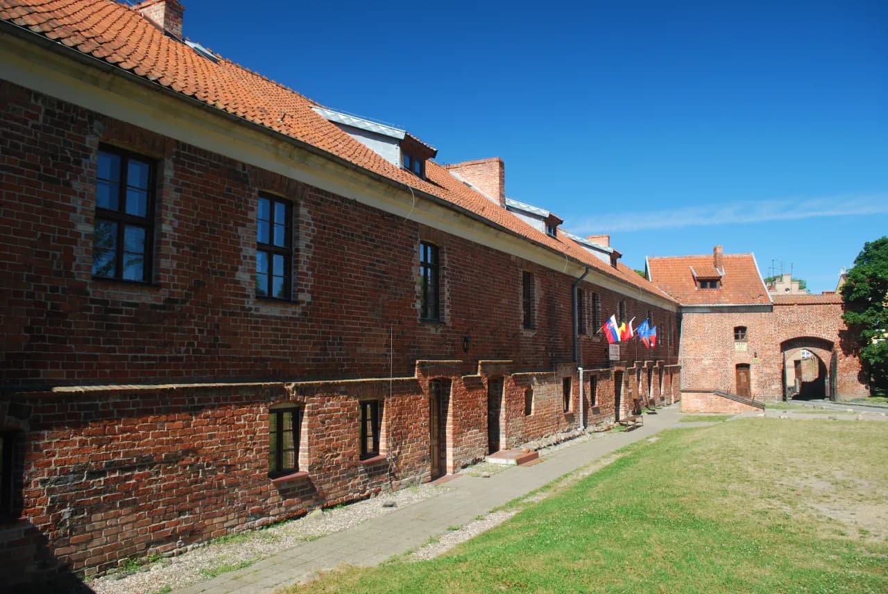 Zamek w Sztumie: Fascynująca Historia i Architektura Średniowiecznej Warowni Zamek w Sztumie: Fascynująca Historia i Architektura Średniowiecznej Warowni