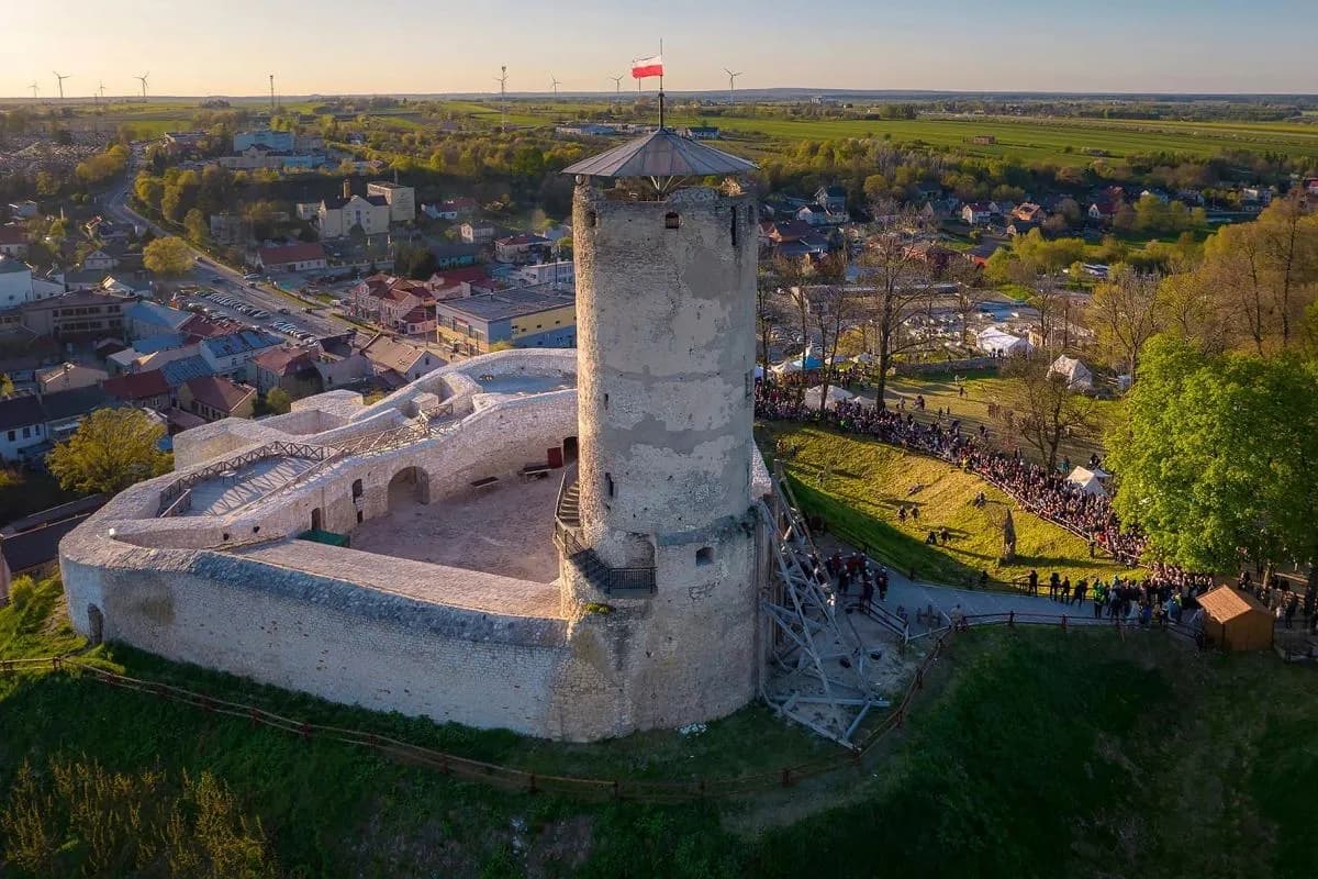 Zamek w Iłży: Fascynująca historia i tajemnice gotyckiej budowli Zamek w Iłży: Fascynująca historia i tajemnice gotyckiej budowli