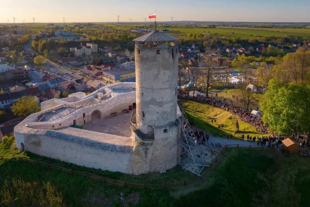 Zamek w Iłży: Fascynująca historia i tajemnice gotyckiej budowli Zamek w Iłży: Fascynująca historia i tajemnice gotyckiej budowli