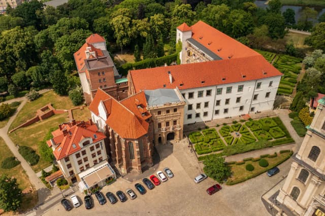 Zamek w Brzegu: Fascynująca Historia i Architektura Piastów Śląskich Zamek w Brzegu: Fascynująca Historia i Architektura Piastów Śląskich