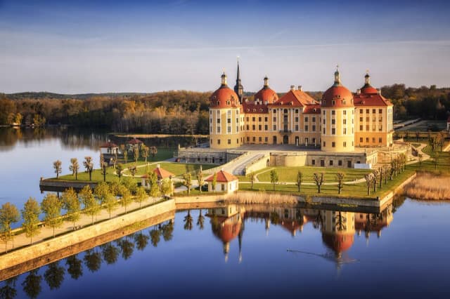 Pałac Moritzburg - wnętrza, bilety i wszystko co musisz wiedzieć w 2025 Pałac Moritzburg - wnętrza, bilety i wszystko co musisz wiedzieć w 2025
