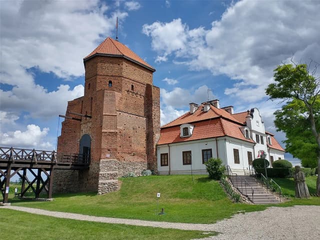 Zamek w Liwie – tajemnice i historia jedynej warowni Mazowsza Zamek w Liwie – tajemnice i historia jedynej warowni Mazowsza